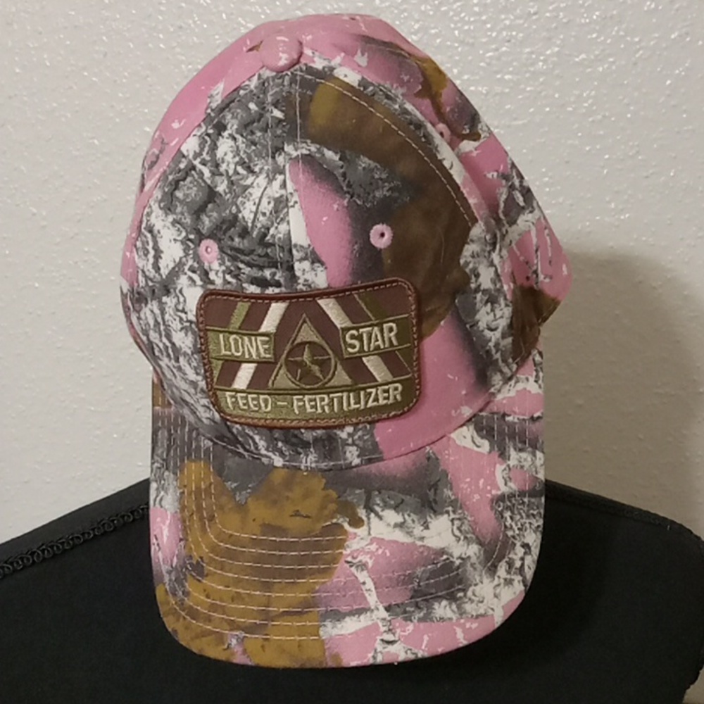 Womens pink camo cap